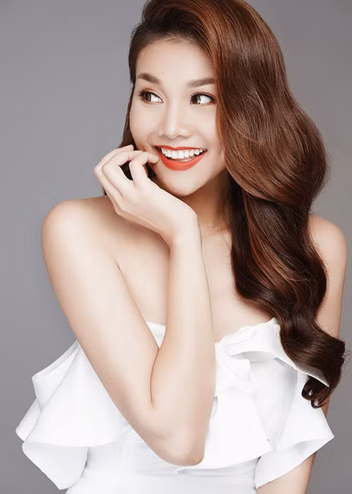 Trong giới thời trang Việt, Thanh Hằng hiện vẫn giữ được độ hot sau nhiều năm làm nghề.