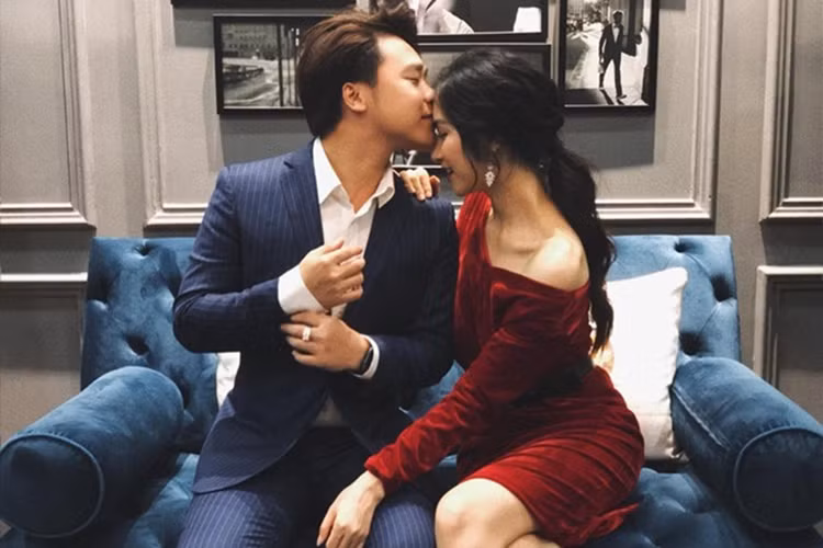 Nữ ca sĩ "Rời bỏ" luôn hạnh phúc bên bạn trai doanh nhân kể từ khi cả hai gắn bó. Ảnh: Em Đẹp