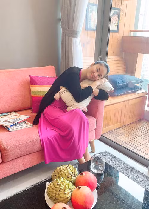 Nữ diễn viên phim "Gạo nếp gạo tẻ" đang có cuộc sống hạnh phúc bên chồng trẻ kém tuổi.