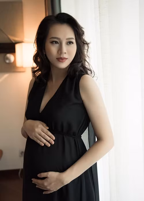 Đây là lần thứ hai chân dài miền Tây mang bầu. Trước đó, người đẹp sinh con trai đầu lòng Ricky vào năm 2015.