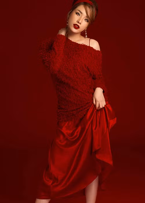 Tuy nhiên, Khánh Phương hủy thỏa thuận và hứa trả góp mỗi tháng 10 triệu. Chỉ được 4 tháng, Khánh Phương không trả nữa. Đến nay, đã 3 năm, Khánh Phương vẫn nợ Thùy Trang 250 triệu đồng.