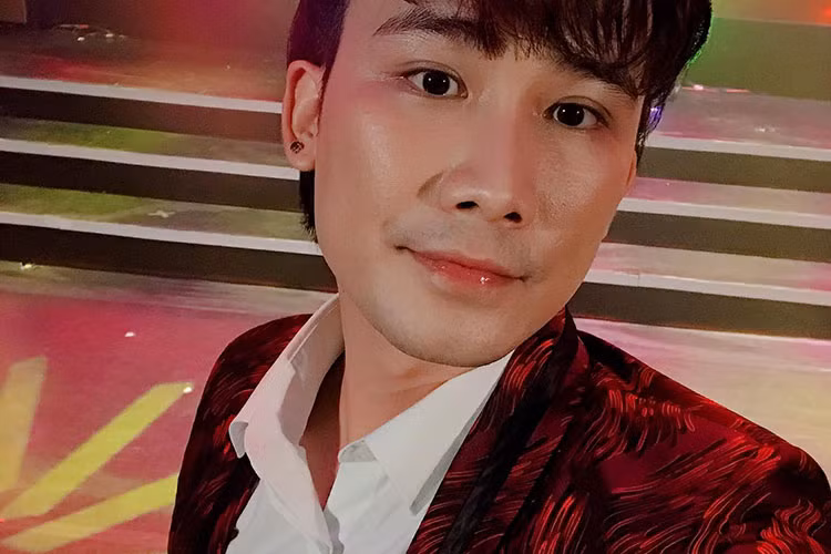 Vì bức xức trước thái độ của Chí Thiện nên người phóng viên này đã đưa các bằng chứng lên cơ quan công an. Đến lúc này, nam ca sĩ mới trả số tiền đã vay đồng thời xin lỗi một cách gượng ép.