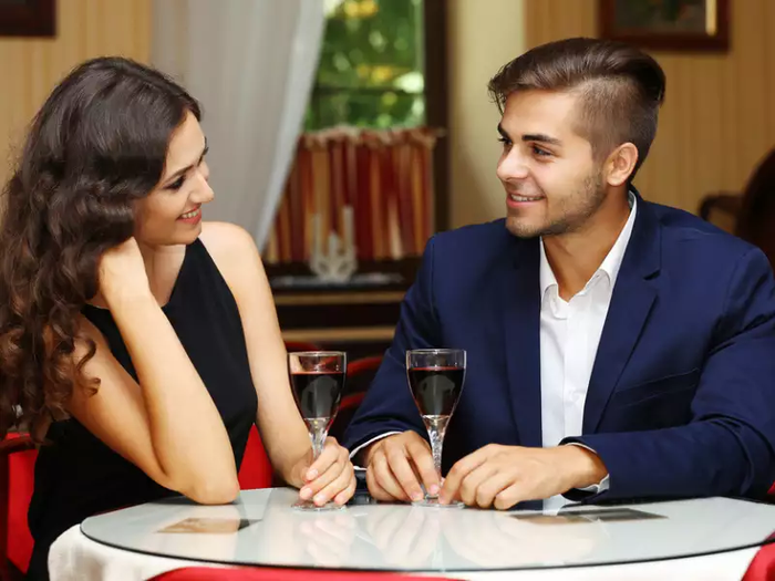 Thiên Bình: 2019 sẽ là một năm “được hay không được” của bạn. Bạn sẽ phải đối mặt với những tình huống khó xử. Cân nhắc ưu và nhược điểm của bất kỳ tình huống nào, dù là tình yêu hay tình dục sẽ khiến bạn khó đưa ra quyết định nào. Nếu bạn đang trong một mối quan hệ hạn chế, bạn có thể được tự do vào tháng một, tháng ba và tháng sáu.