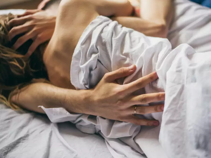 Bọ Cạp: Nếu bạn thích kiểm soát trong một mối quan hệ thì trong năm 2019 này bạn nên nới lỏng nó. Đừng ngạc nhiên nếu người ấy muốn sự tôn trọng và bình đẳng hơn trong mối quan hệ. Bạn hãy cố gắng nắm lấy những khả năng và thay đổi mới trong một mối quan hệ và cho người ấy không gian riêng.