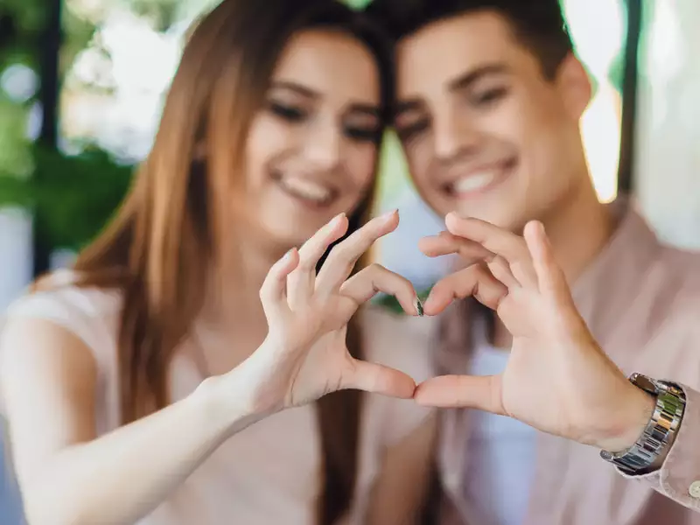 Cự Giải: Năm 2019 có thể là một năm bạn cần điều chỉnh tình yêu. Bạn cần phải kiên nhẫn. Sau khi đối mặt với nhiều vấn đề căng thẳng, bạn sẽ nhận được những thứ tích cực hơn.