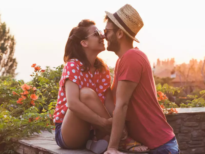 Xử Nữ: Năm 2019 là thời điểm thích hợp để bạn bước ra vỏ bọc của mình và bước vào những cuộc phiêu lưu. Vì Xử Nữ thường hơi gò bó và ngại ngùng khi nói về tình yêu, nhưng năm nay bạn sẽ có thể có một tình yêu ngọt ngào.