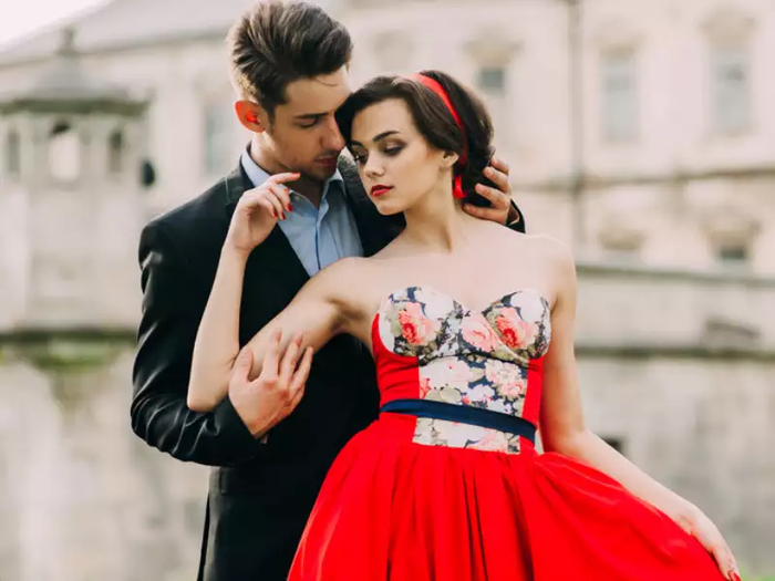 Song Ngư: Nếu bạn đang ở trong một mối quan hệ không hạnh phúc hoặc mối quan hệ không an toàn, 2019 là năm tốt cho bạn. Bạn sẽ tìm cách thoát khỏi mối quan hệ rắc rối và tìm thấy niềm vui, hạnh phúc mà bạn xứng đáng nhận được từ một nửa phù hợp.