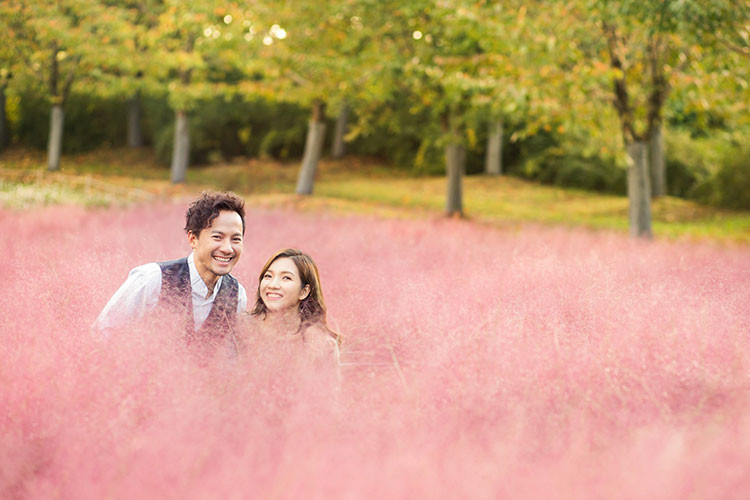 Tiến Đạt và Thụy Vy thỏa mái thể hiện tình cảm dành cho nhau sau khi về chung một nhà.