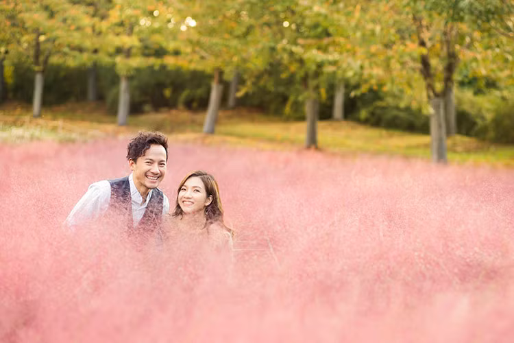 Tiến Đạt và Thụy Vy thỏa mái thể hiện tình cảm dành cho nhau sau khi về chung một nhà.