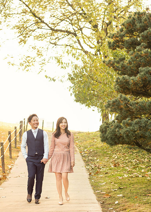 Cả hai không giấu được niềm hạnh phúc qua ánh mắt, nụ cười.