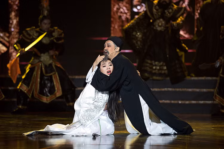 Được biết, vở "Tiên Nga" của đạo diễn Thành Lộc đã đoạt giải "Vở diễn được yêu thích nhất" tại Mai Vàng 2018.