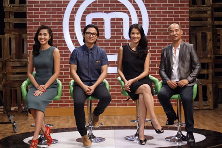 Năm 2014, Tăng Thanh Hà trở thành tâm điểm của dư luận khi làm giám khảo Vua đầu bếp Việt Nam. Ảnh: Gia đình Việt Nam