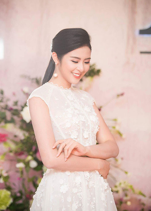 Xinh đẹp, nổi tiếng, giàu có, Ngọc Hân rất kín tiếng về đời tư nên đến nay chưa từng công khai chuyện tình cảm với bất kì chàng trai nào.