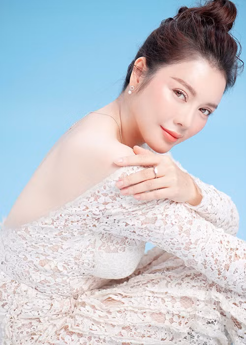 Lý Nhã Kỳ đang hạnh phúc bên bạn trai lâu năm nhưng chưa bao giờ hé lộ danh tính và hình ảnh cận mặt người yêu.