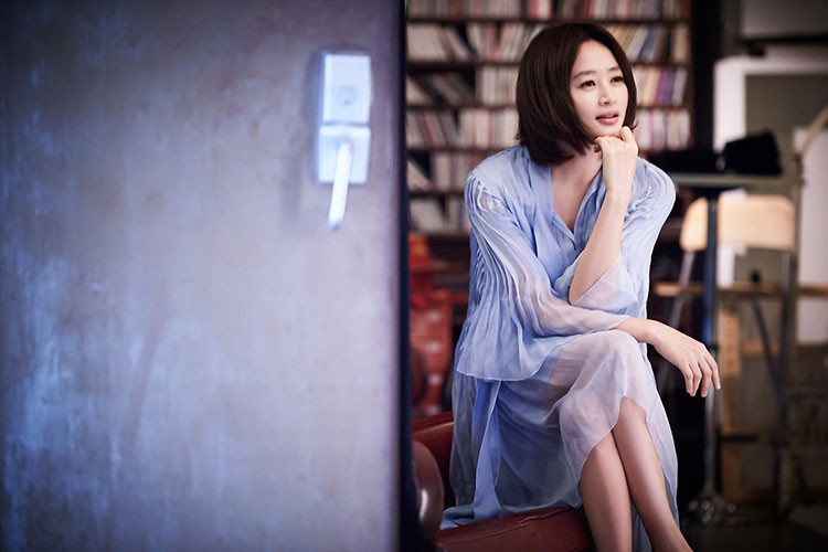 Nữ diễn viên luôn né tránh trước những câu hỏi "bao giờ lấy chồng". Cô cho rằng cuộc sống hiện tại của cô quá tốt, không có gì phải buồn cả.