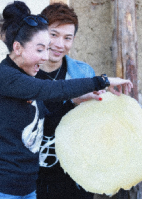 Hà Mạnh Hoài là nam MC kiêm diễn viên người Đài Loan. So với Trương Bá Chi, anh kém nổi tiếng hơn.