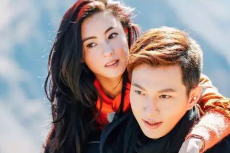 Vợ cũ của Tạ Đình Phong và đàn em kém 10 tuổi tỏ ra khá thân thiết trên phim trường “Nữ thần lựa chọn”.