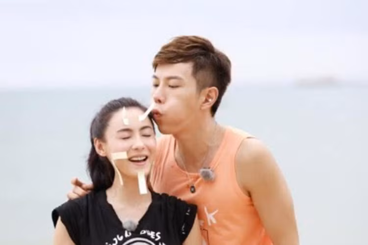 Sự thân thiết của Trương Bá Chi và Hà Mạnh Hoài dấy nghi vấn cả hai có quan hệ tình cảm.