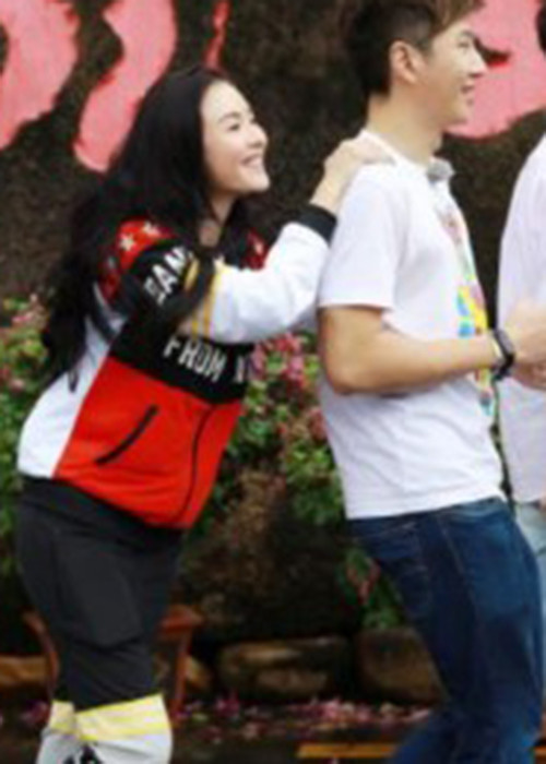 Người tình tin đồn của Trương Bá Chi được khen sở hữu vẻ ngoài ăn ảnh, trưởng thành, chín chắn.