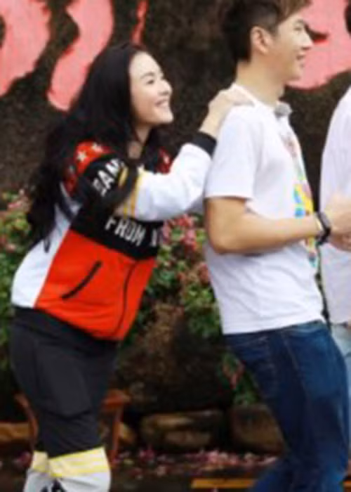 Người tình tin đồn của Trương Bá Chi được khen sở hữu vẻ ngoài ăn ảnh, trưởng thành, chín chắn.