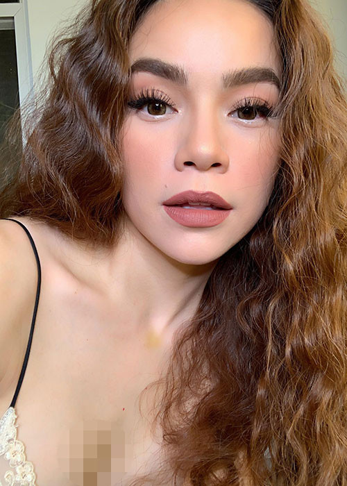 Hà Hồ vẫn chọn phong cách gợi cảm nhưng không còn quá táo bạo như xưa.