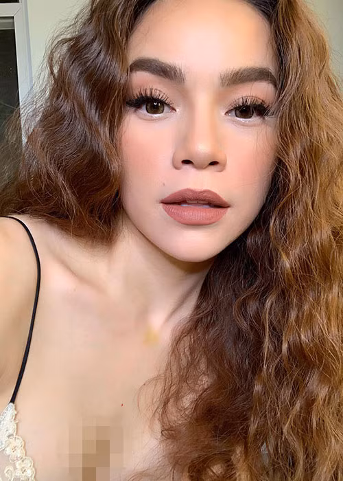 Hà Hồ vẫn chọn phong cách gợi cảm nhưng không còn quá táo bạo như xưa.