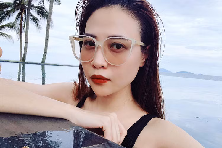 Vợ sắp cưới của Cường Đô la sở hữu gu thời trang sành điệu, trẻ trung.