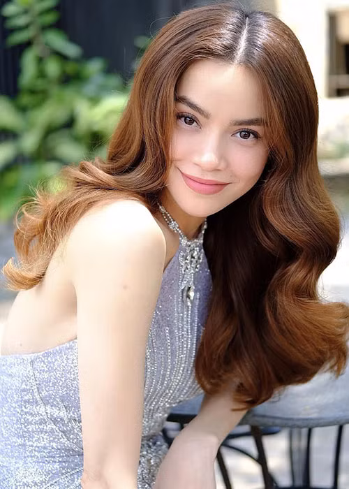 Nhan sắc lên hương, tình yêu viên mãn, Hà Hồ khiến nhiều người ghen tỵ.