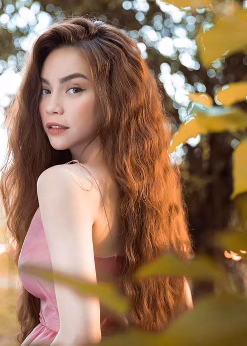 Từ khi yêu Kim Lý, nhan sắc của Hà Hồ ngày càng lên hương với gương mặt lẫn vóc dáng đều đẹp lên trông thấy.