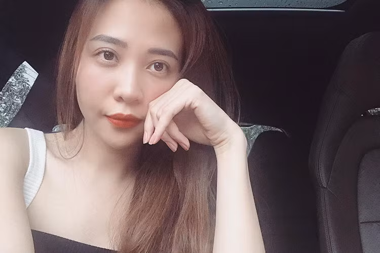 Đường tình của Đàm Thu Trang ít ồn ào hơn Hà Hồ. Tuy nhiên, cả hai đang có tình yêu viên mãn không kém cạnh nhau. Xem video "Hồ Ngọc Hà nói gì về tin đồn hết thời, ế show". Nguồn Youtube/vtc