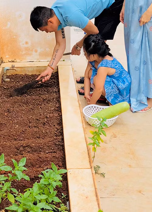 Đến nay, cặp đôi nổi tiếng chưa một lần khoe cận mặt con gái vì muốn con có một cuộc sống bình thường.