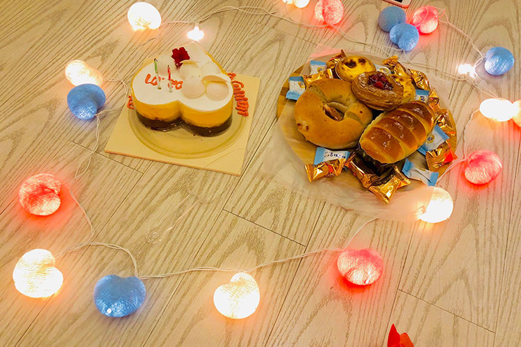 Dù giàu có nhưng Thủy Tiên và Công Vinh chỉ tổ chức sinh nhật giản dị, ấm cúng cho bé Bánh Gạo.