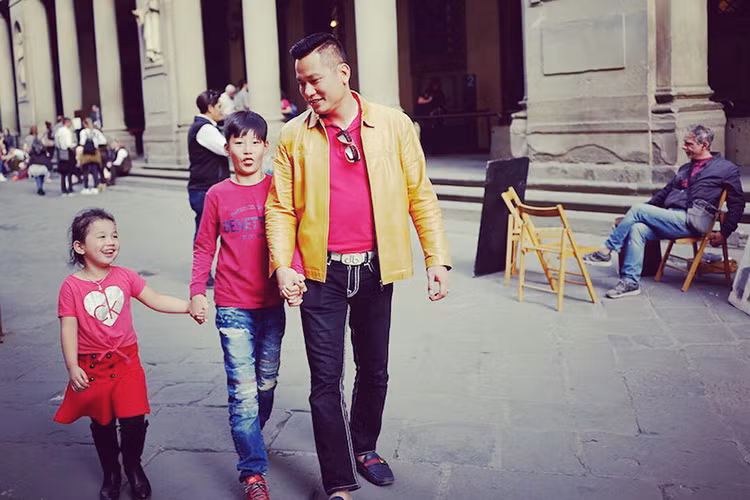 Đến nay, ông xã của Jennifer Phạm có không ít khoảnh khắc thân thiết bên con riêng của vợ.