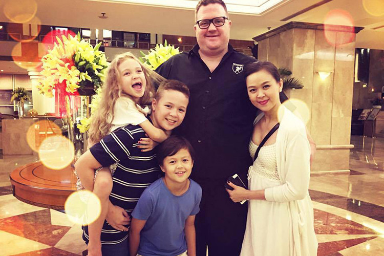 Ngoài bé Elizabeth, hai cậu con trai của Ngọc Nga cũng yêu thích sàn diễn. Bên cạnh đó, các nhóc tì này còn đam mê ca hát.