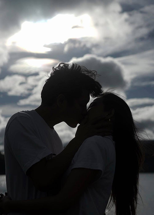 Từ khi công khai tỏ tình với Lý Phương Châu, Hiền Sến vẫn luôn dành cho bạn gái những cử chỉ đầy ngọt ngào.