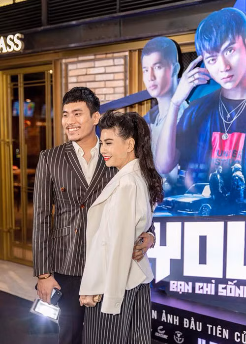 Kiều Minh Tuấn và Cát Phượng vẫn hạnh phúc bên nhau sau những sóng gió. Ảnh: Saostar