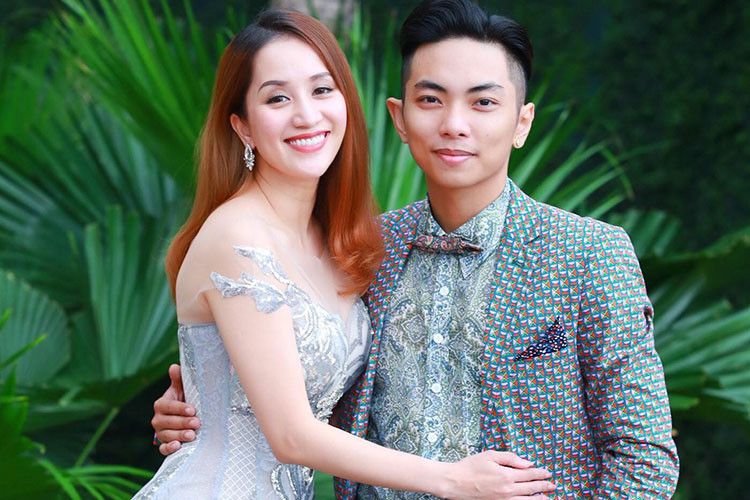 Khánh Thi và Phan Hiển vượt qua nhiều sóng gió để bên nhau. Đến nay dù đã có với nhau 2 người con nhưng cả hai chưa làm đám cưới.