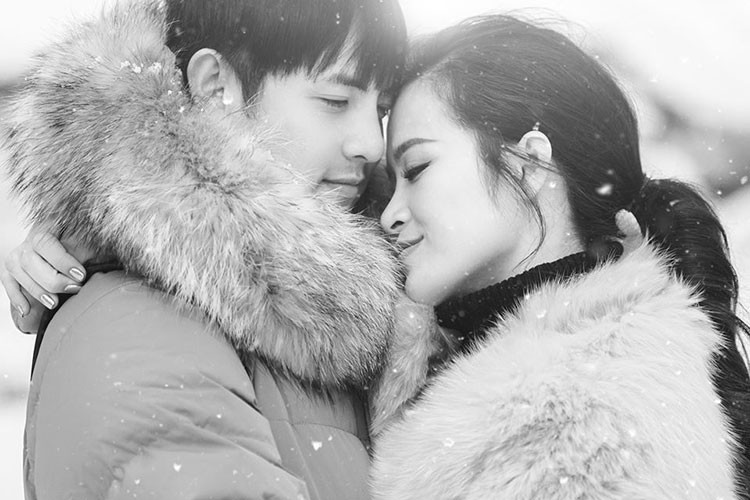 Đông Nhi - Ông Cao Thắng hẹn hò đã được 10 năm. Đến nay, đây là một trong những cặp đôi có chuyện tình bền chặt, không tai tiếng.