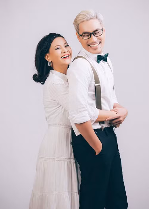 Fan mong chờ cặp đôi chị em chênh nhau 18 tuổi này sẽ tổ chức đám cưới.