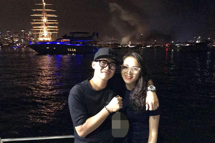 Siêu mẫu Ngọc Thạch hiện là vợ của Đỗ Bình Dương - một thiếu gia. Ngoài ra, bố chồng người đẹp chính là ông Đỗ Văn Bình - một đại gia trên sàn chứng khoán.