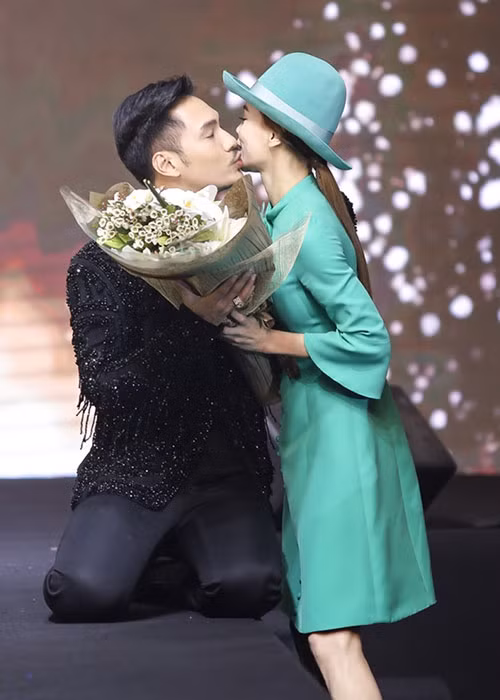 Hồ Ngọc Hà rất quý mến Lý Quí Khánh. Vì đàn em thân thiết, cô sẵn sàng tham gia các show diễn. Ảnh: Zing