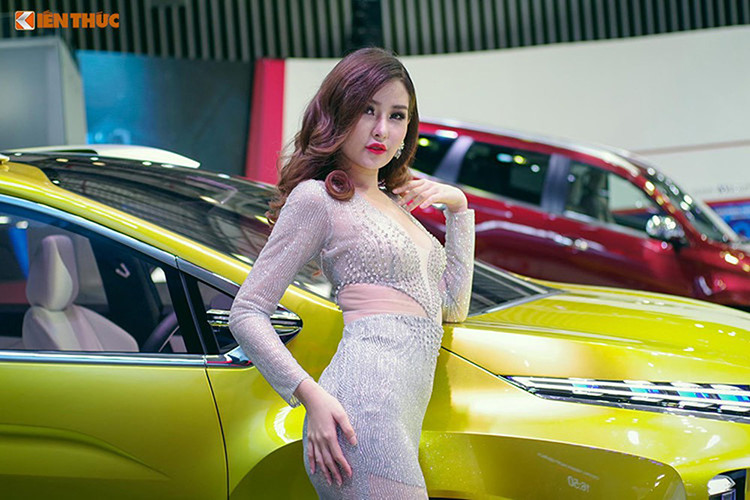 Ngân Anh từng làm người mẫu vedette cho một mẫu xe vào tháng 8/2017.