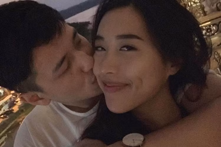 Dù gặp khó khăn về khoảng cách địa lý, cặp đôi vẫn luôn tin tưởng, yêu nhau.