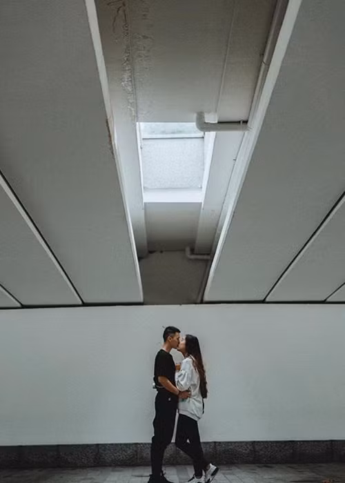 Y Vân coi Huỳnh Anh không chỉ người yêu mà còn là bạn thân. Còn đối Huỳnh Anh, Y Vân là người vực anh dậy sau khó khăn.