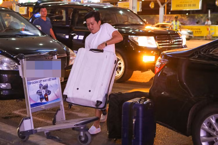 Trong quãng thời gian hẹn hò trước khi cưới, Trường Giang dường như chưa từng nề hà bất cứ việc gì để giúp Nhã Phương. Ảnh: Zing