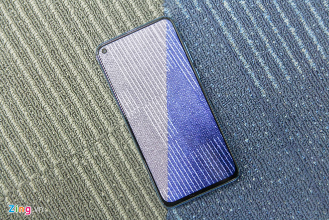 Huawei Nova 4 được trang bị màn hình kích thước 6,4 inch độ phân giải 2.310 x 1.080 pixel. Máy sử dụng chip Kirin 970, RAM 8 GB, bộ nhớ trong 128 GB đi kèm với viên pin 3.750 mAh có hỗ trợ sạc nhanh.