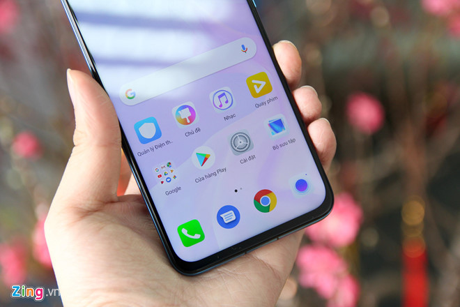 Phần cạnh viên hai bên cũng như viền trên dưới của máy đã được hãng tối ưu mỏng hơn so với thế hệ trước.