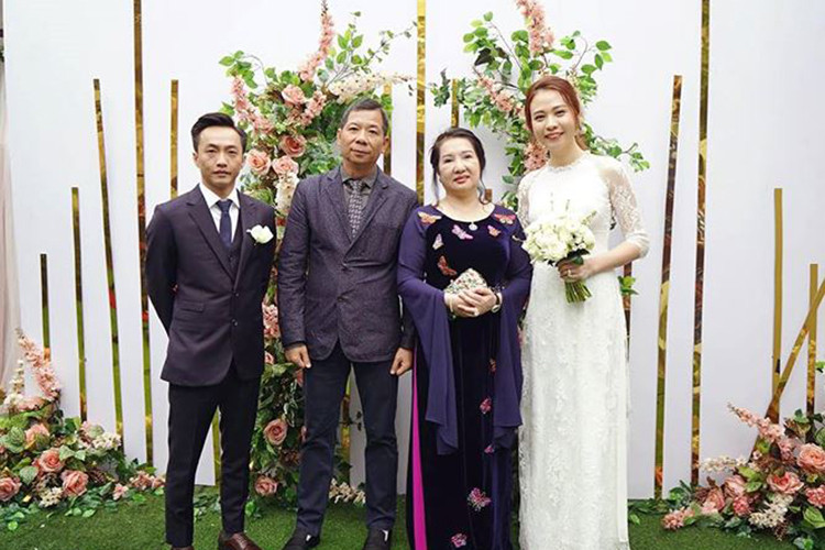 Có thể thấy, Đàm Thu Trang được lòng mẹ chồng. Ảnh: FBNV