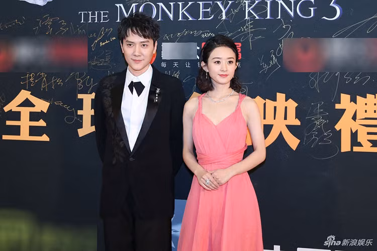 Thông báo tin vui, Phùng Thiệu Phong và Triệu Lệ Dĩnh là cặp đôi sao Hoa ngữ thứ 2 sau Ngô Kỳ Long và Lưu Thi Thi sẽ lên chức cha mẹ vào năm 2019.