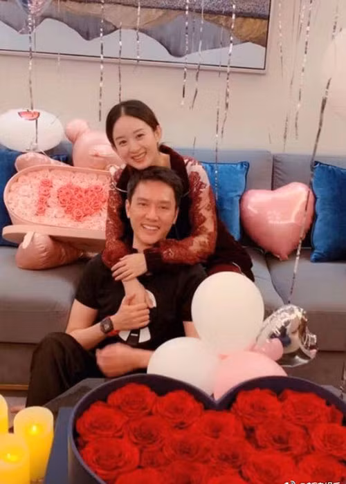 Hiện tại, Triệu Lệ Dĩnh và Phùng Thiệu Phong là một trong những cặp vợ chồng quyền lực của làng giải trí xứ Trung.